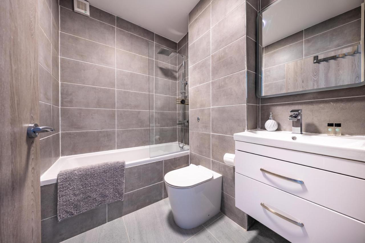 Ash View Place 4 -Heathrow - Thorpe Park - Free Parking Staines-upon-Thames Exterior foto