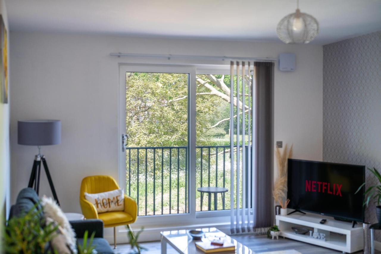 Ash View Place 4 -Heathrow - Thorpe Park - Free Parking Staines-upon-Thames Exterior foto