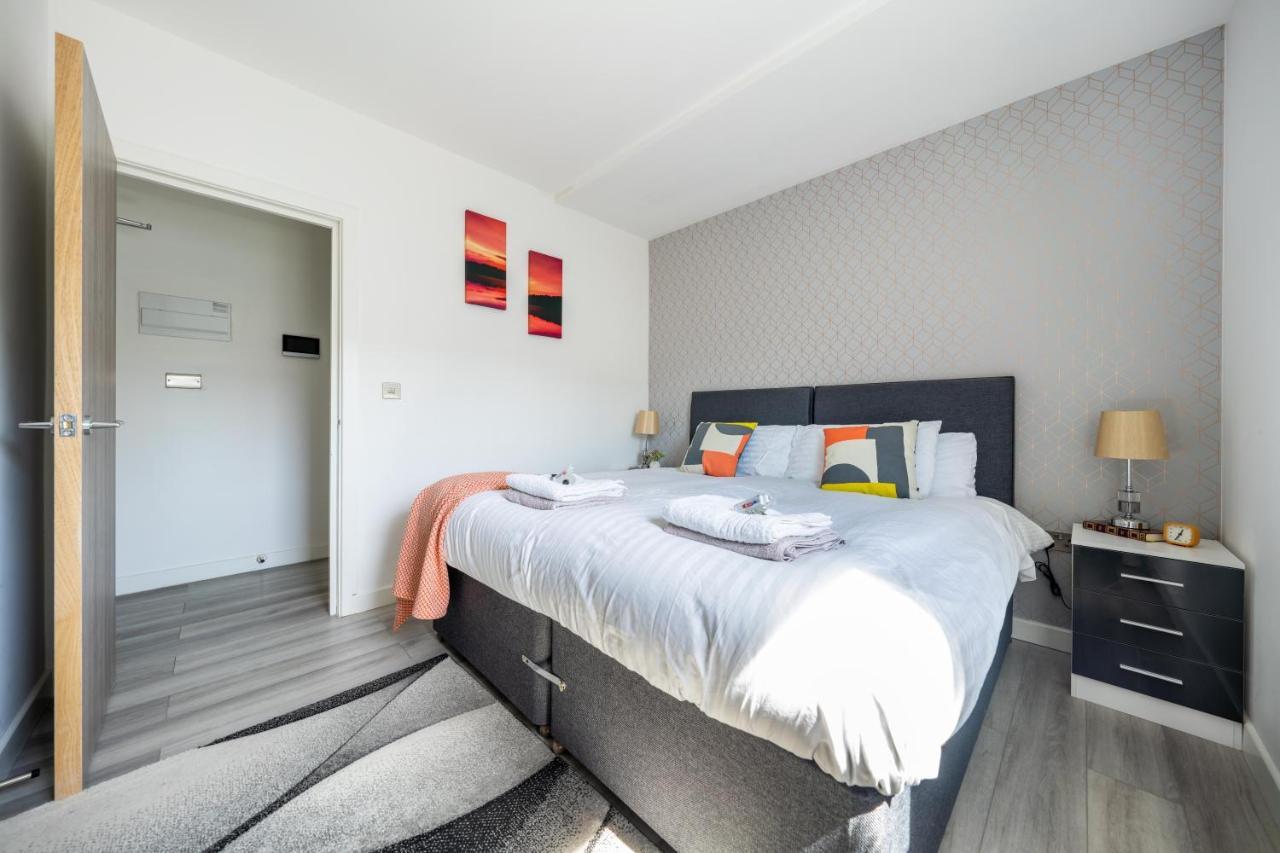 Ash View Place 4 -Heathrow - Thorpe Park - Free Parking Staines-upon-Thames Exterior foto